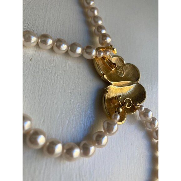 VINTAGE SIGNED K.J.L. FOR AVON FAUX PEARLS WITH ENAMEL BUTTERFLY 18" NECKLACE - Picture 14 of 16